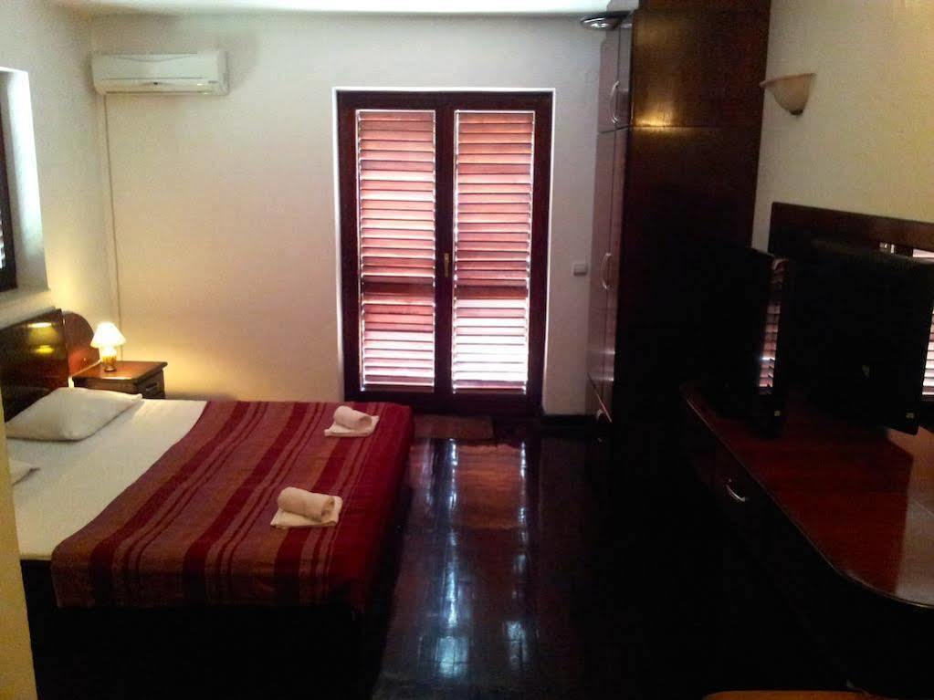 Villa Sara Guesthouse 스베티스테판 외부 사진