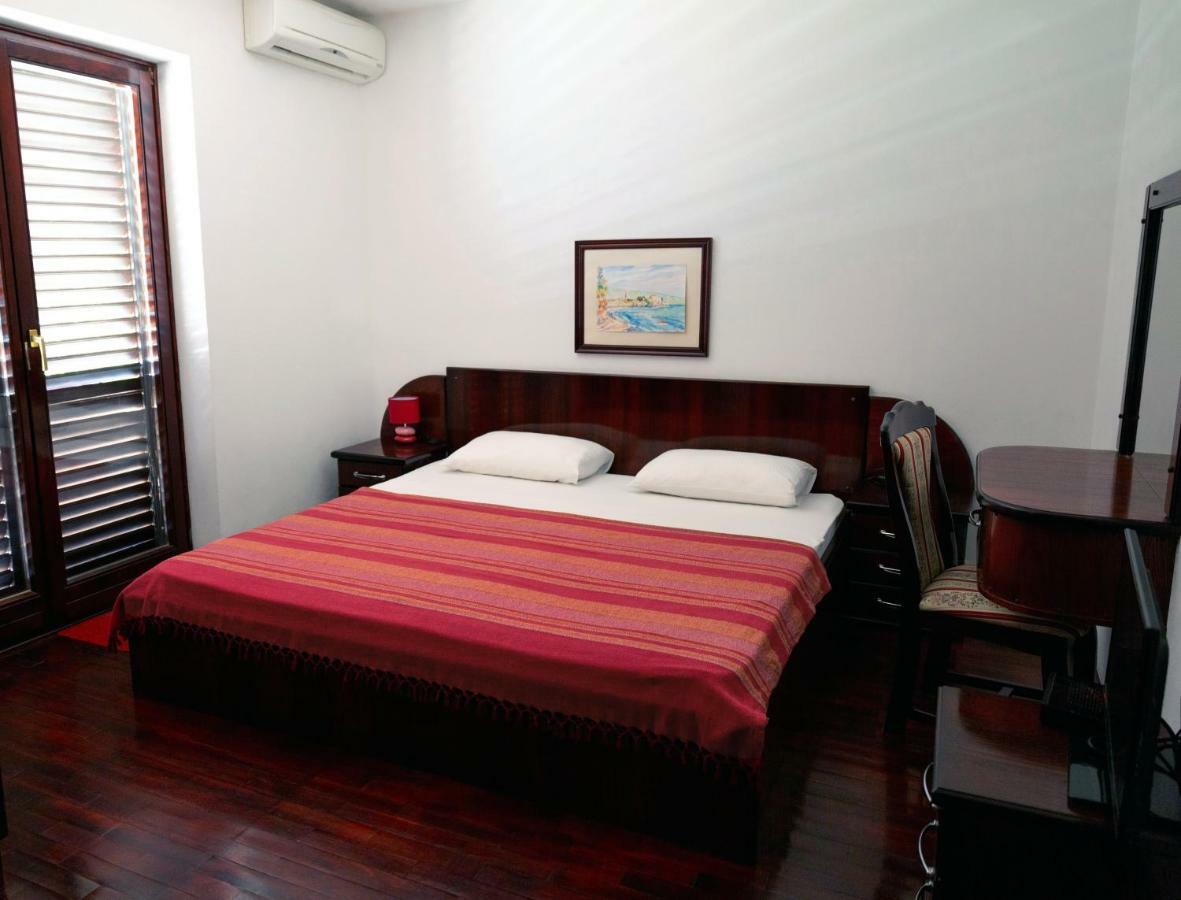Villa Sara Guesthouse 스베티스테판 외부 사진